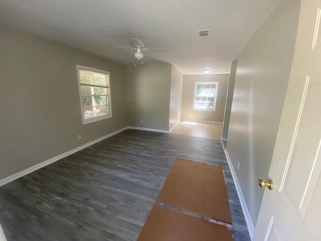 Building Photo - **ON HOLD**East Columbus 3 bedroom/1 bathr...