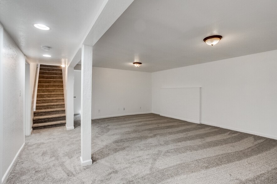 Building Photo - 7101 Wolff St