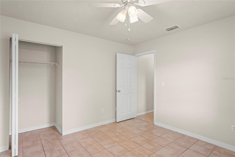 Building Photo - 4932 Hi Vista Cir
