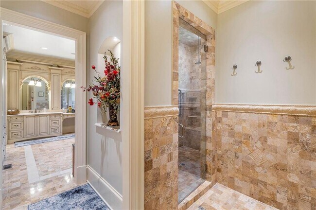 Building Photo - 4000 Heatherwood Way