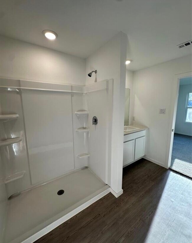 Building Photo - 448 Shoreview Dr