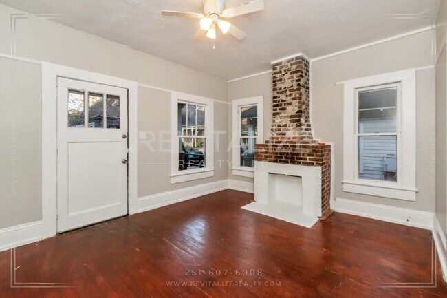 Building Photo - Charming 2-Bedroom Cottage in the Desirable New Saint Francis Community