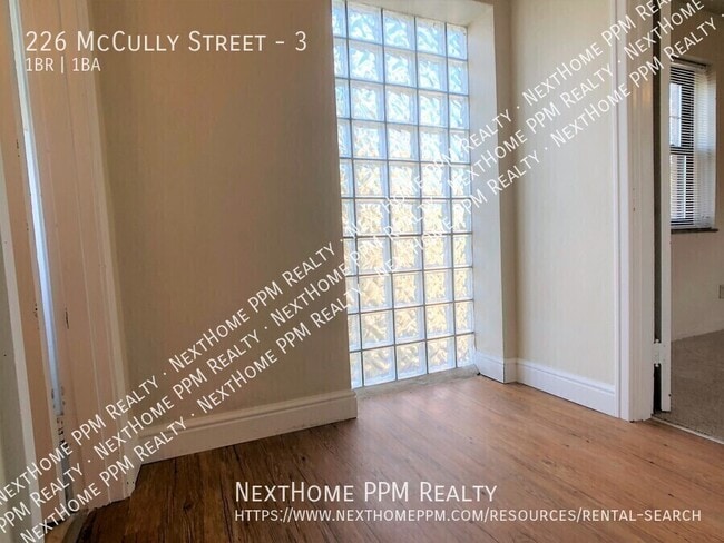 Building Photo - 226 McCully St