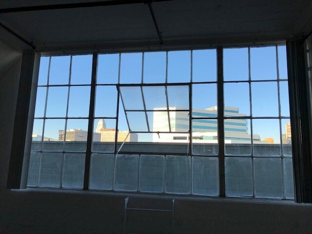 Building Photo - 420 S San Pedro St