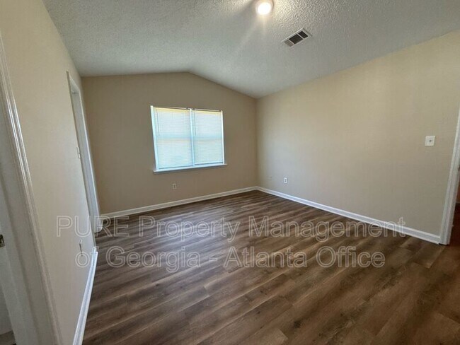 Building Photo - 134 N Ridge Dr