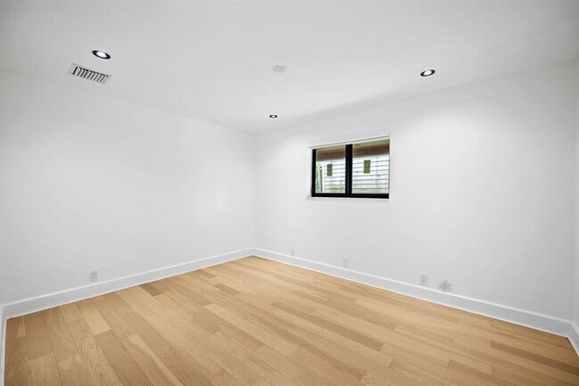 Building Photo - 5220 N 31st Pl