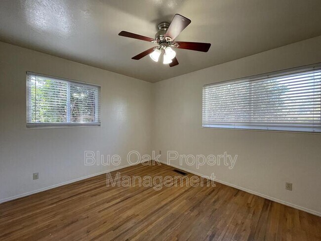 Building Photo - 6 Begonia Ln