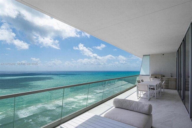 Building Photo - 18501 Collins Ave