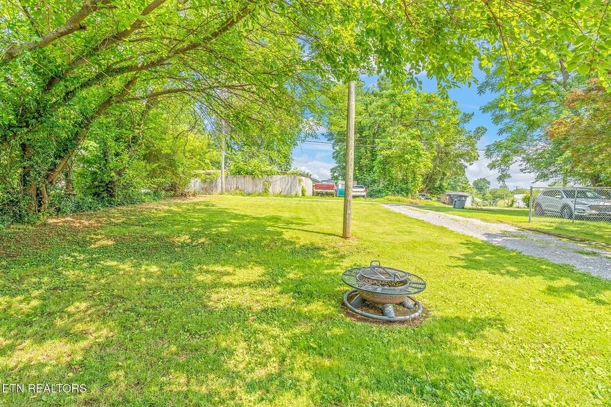 Building Photo - 1209 Hiawassee Ave