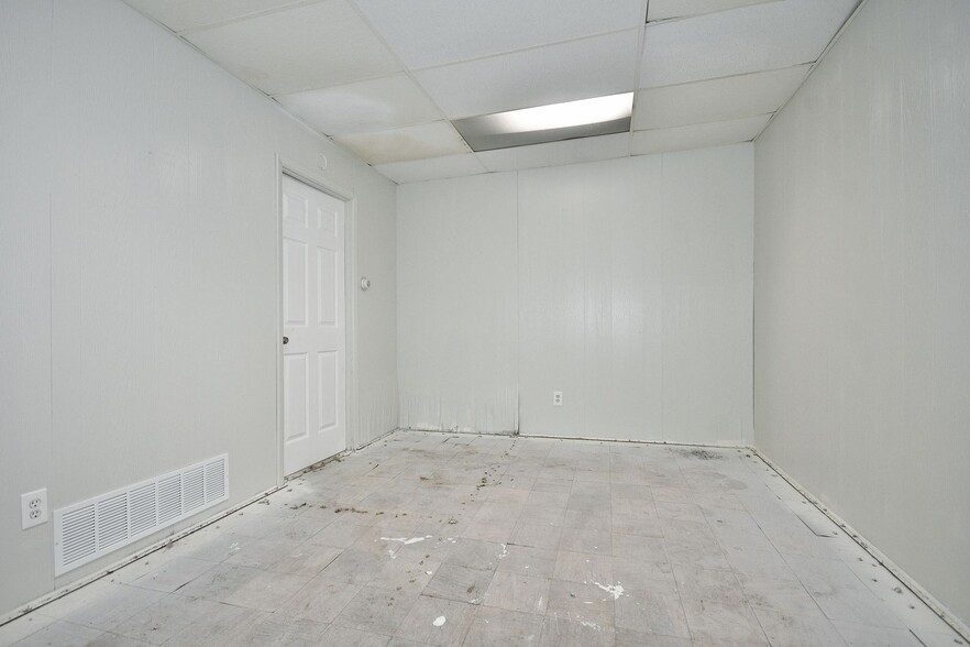 Building Photo - 303 N Holland Ave