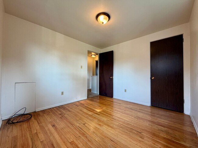 Building Photo - Outstanding 2 Bedroom in Cheswick with Central A/C & Yard! Call Today!