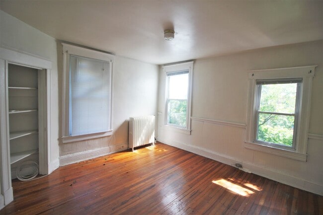 Building Photo - 2026/2027 JHU Off-campus housing for 2019 5bd/2ba w/ W/D! Available 6/9/26!