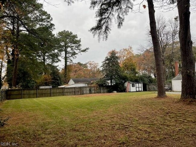 Building Photo - NORFOLK HOME W/LARGE FENCED YARD FOR RENT!