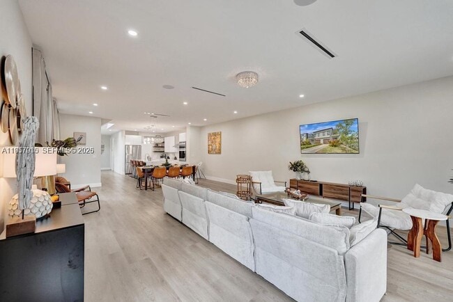 Building Photo - 1101 NE 16th Terrace