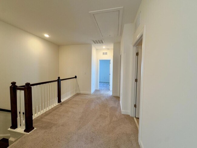 Building Photo - 2550 Frg Vlg Wy