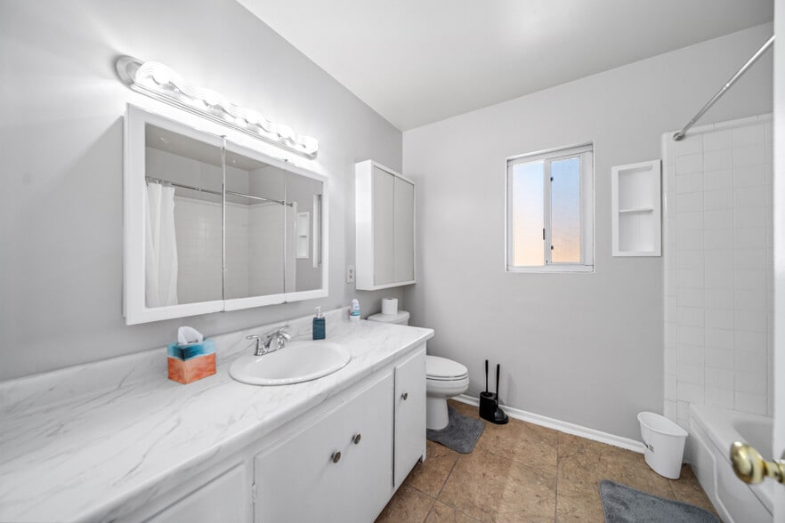 Shared Bathroom - 45426 10th St W