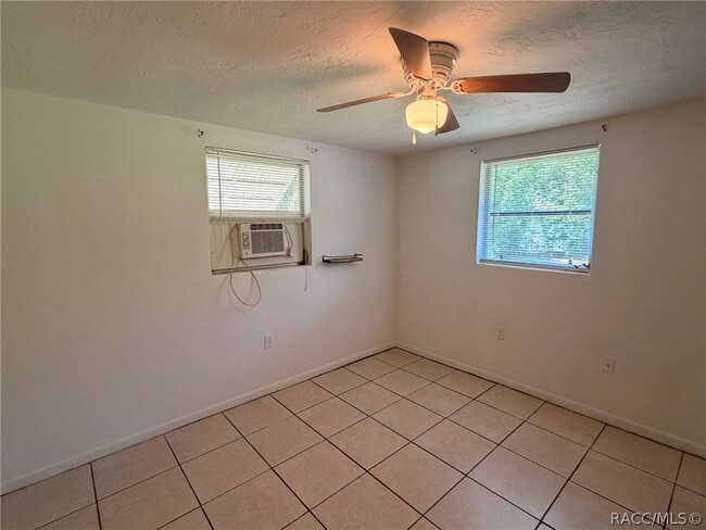 Building Photo - 28 N Davis St