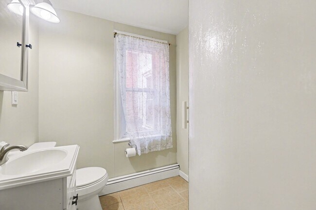 Building Photo - One bed, partially furnished, all utilities included