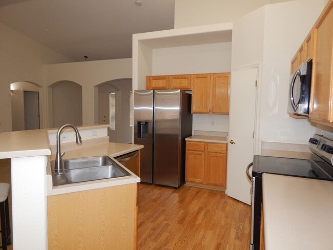 Building Photo - 3 Bedroom 2 Baths 1844 Sqft in Bluffs