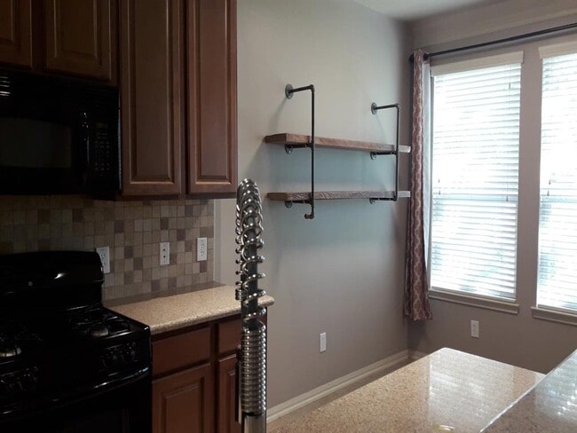 Building Photo - 14546 Bergenia Dr