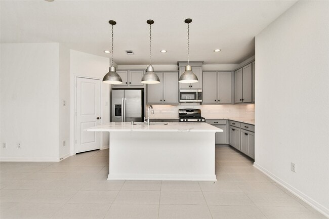 Building Photo - 623 Silver Pear Ct