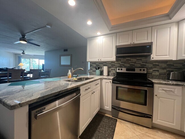 Building Photo - BEAUTIFUL and Renovated Riverfront Furnished Condo 2 Bedrooms, 2 Bathrooms