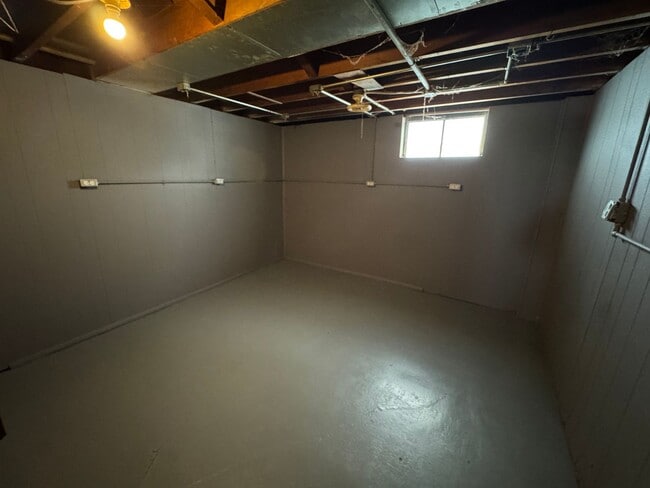 Building Photo - Lovely 2-Bedroom Newly Renovated Home!