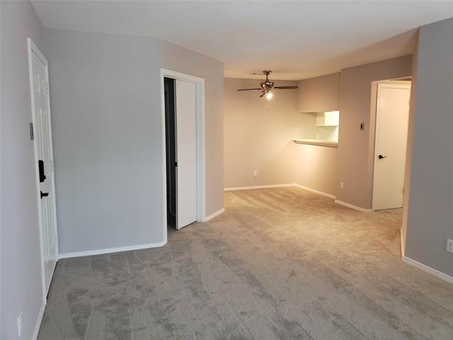 Building Photo - 18333 Roehampton Dr