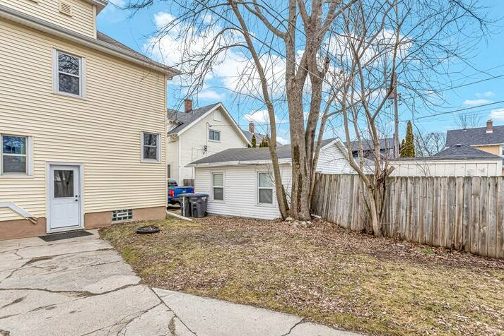 Building Photo - 817 Bell Ave