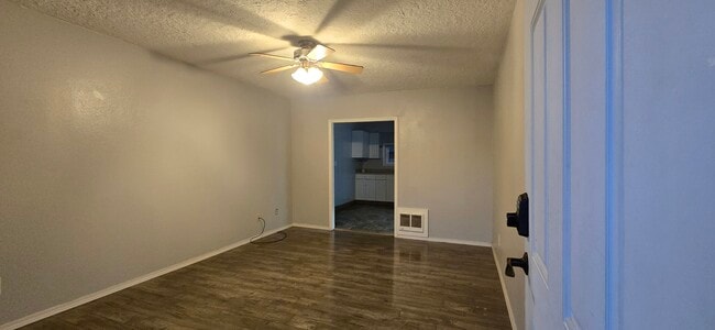 Building Photo - Ash