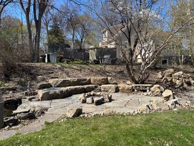 Building Photo - Available NOW! Gorgeous 3BR/2 BA Unit in Hastings!