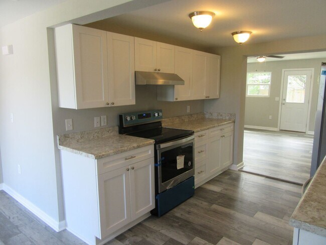 Building Photo - 9823 Clarence St