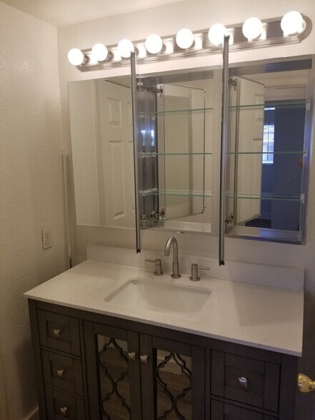 Building Photo - 402 S Laurel St