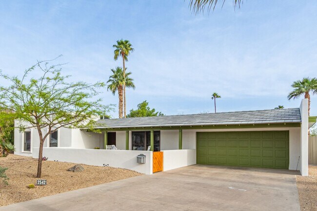 Building Photo - Beautifully Remodeled 4 Bedroom Home in Gr...
