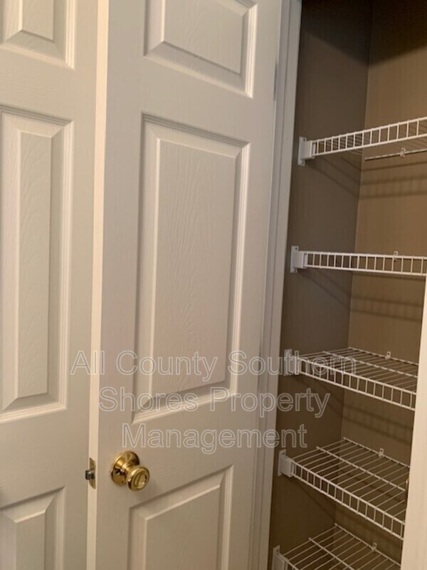 Building Photo - 970 Palisade Cir