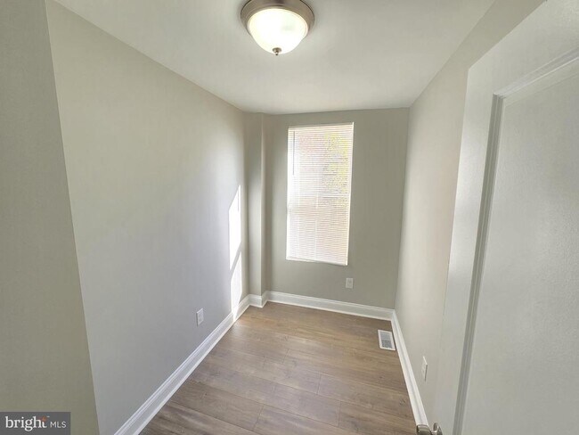 Building Photo - 3169 Ravenwood Ave