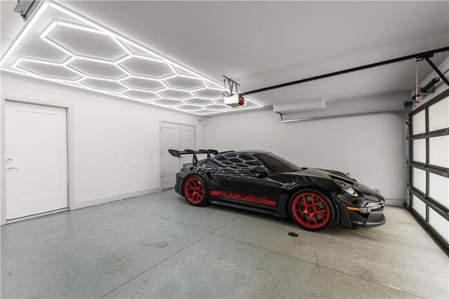 Building Photo - 906 Lenox Blvd