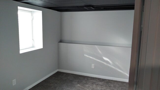 Building Photo - 814 E 14th St