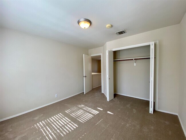 Building Photo - 4402 Everest Ln