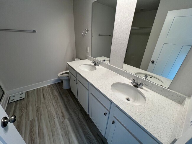 Building Photo - Beautiful 3 Bedroom, 2 Bath Pace Home avai...