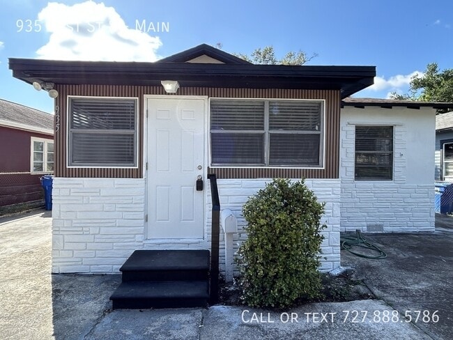 Primary Photo - 935 21st St S
