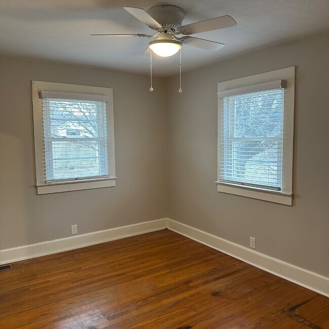 Building Photo - 271 3rd Ave SW