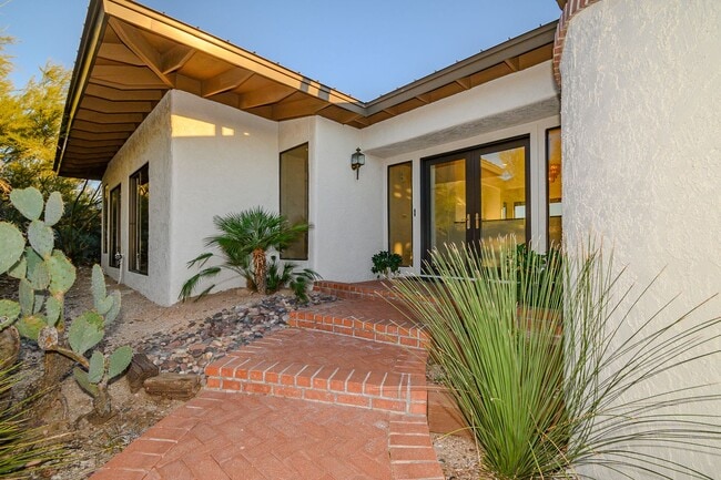 Building Photo - STUNNING HOME WITH BREATHTAKING VIEWS LOCATED AT THE TOP OF CAMPBELL!