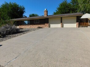 Building Photo - Home in Paradise Hills Sub-Division