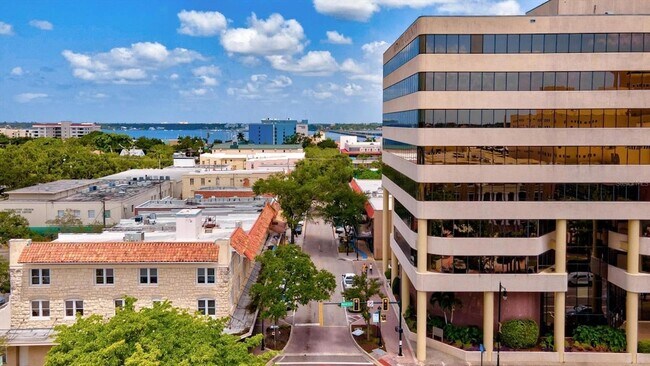 Building Photo - 15519 Sunny Day Dr