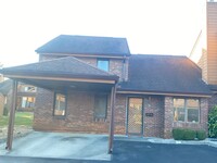Building Photo - 3 Bedroom Condo