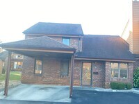 Building Photo - 3 Bedroom Condo