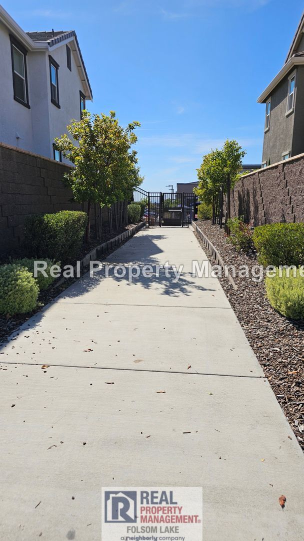 Building Photo - 3 bed 2.5 bath Home | Folsom Ranch - Gated Community | Walk to Dining & Coffee