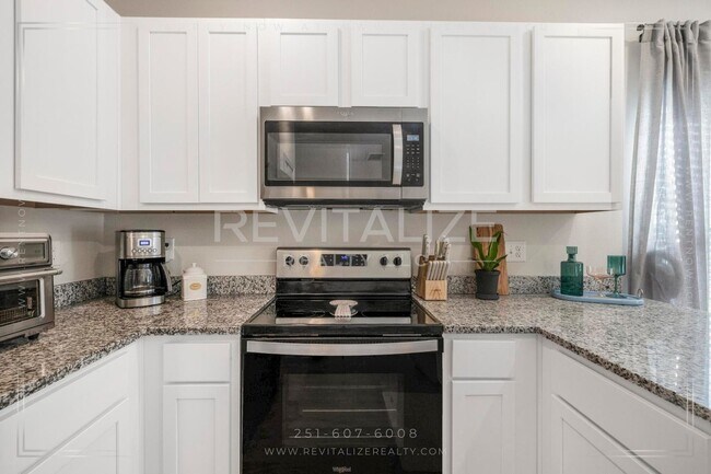 Building Photo - Beautiful Townhome in Quail Hollow, Spanis...