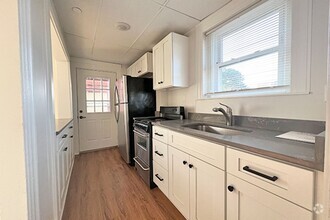 Building Photo - Avl Now! No fee! Downtown Beverly Renovate...